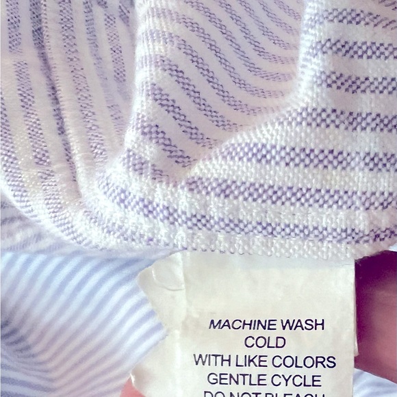 Vineyard Vines slim fit shirt, size XS, purple and white Oxford stripe. - Picture 6 of 7